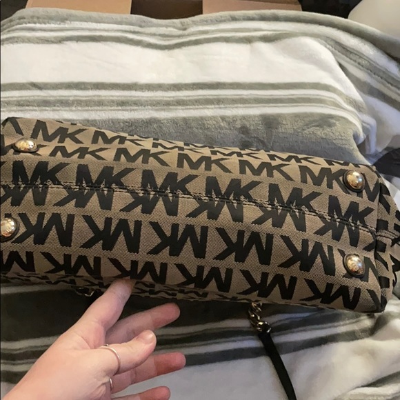 Michael Kors purse - Picture 8 of 8